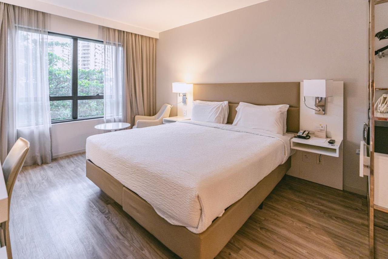 Hotel Radisson Rio De Janeiro Barra Esterno foto A room at the hotel