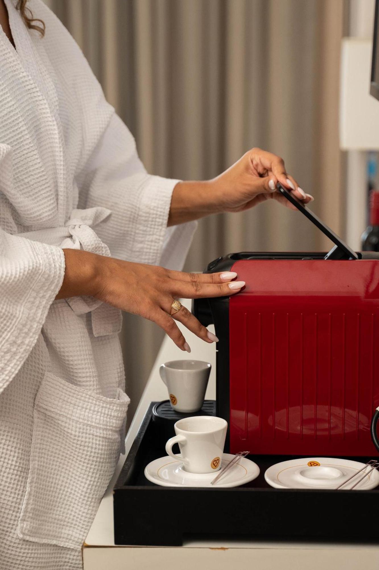 Hotel Radisson Rio De Janeiro Barra Esterno foto A Nespresso machine