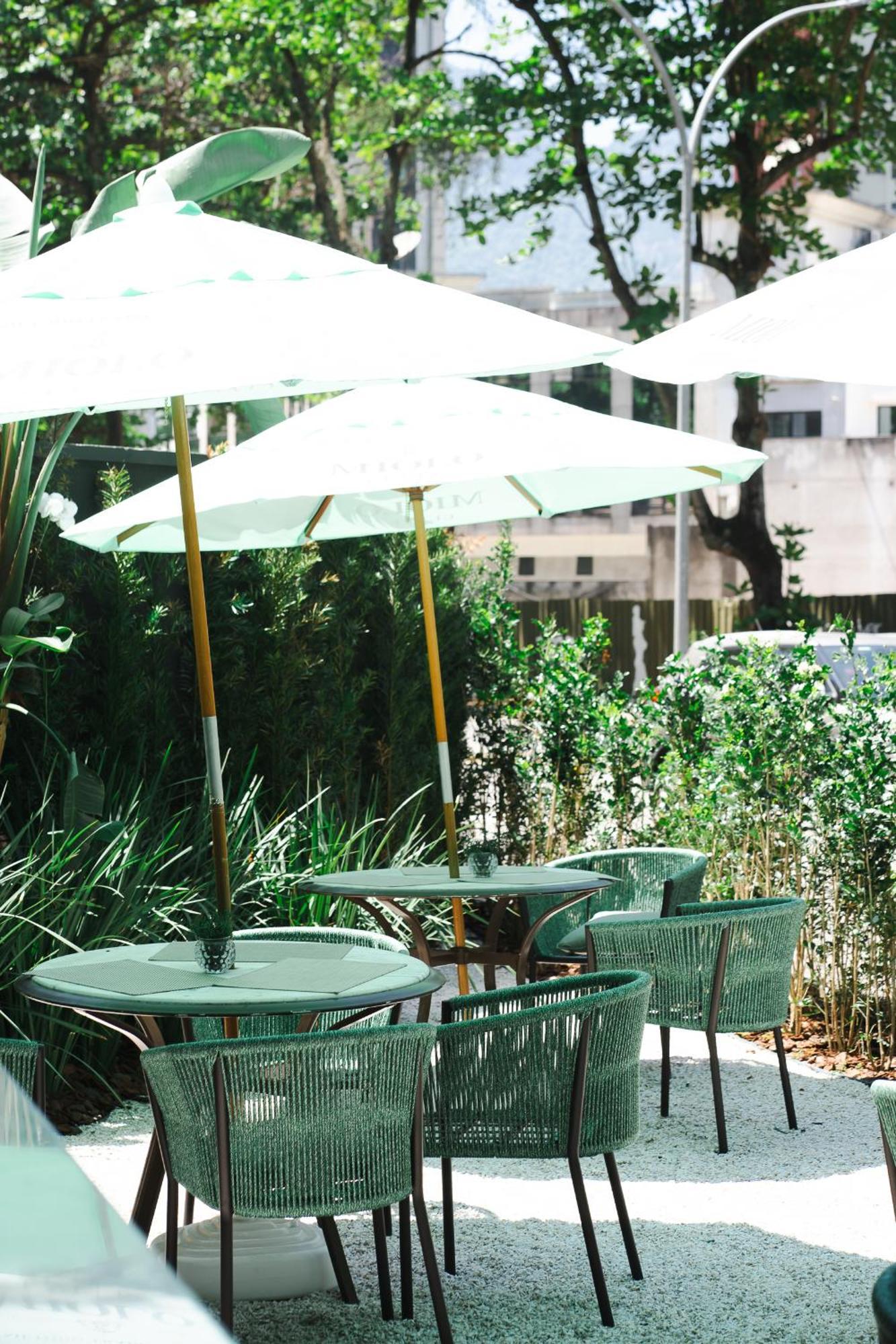 Hotel Radisson Rio De Janeiro Barra Esterno foto The garden of the restaurant
