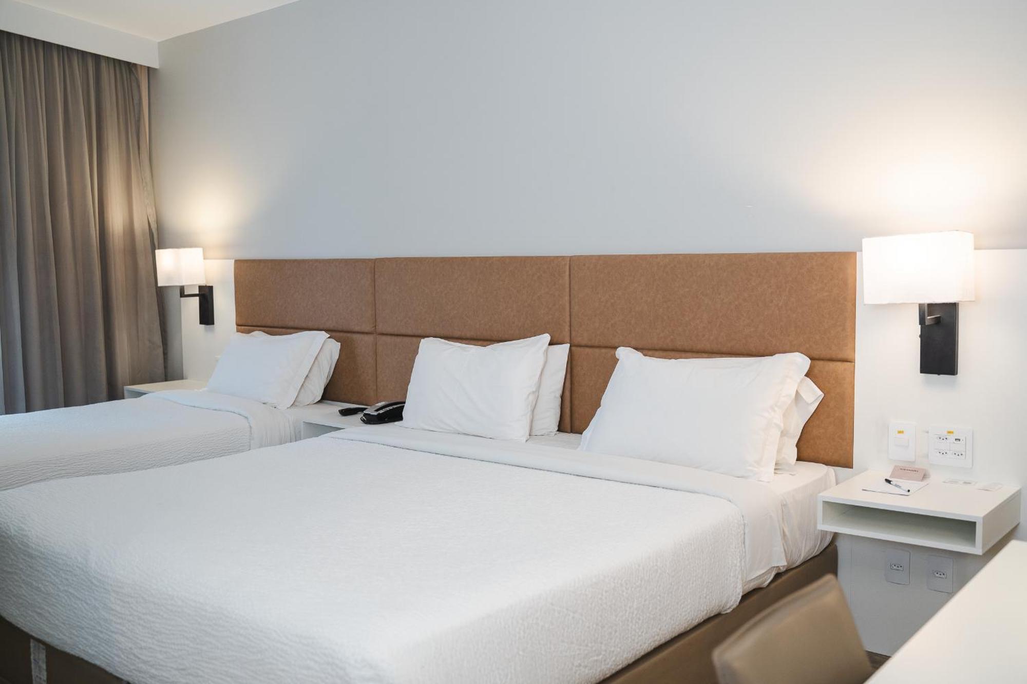 Hotel Radisson Rio De Janeiro Barra Esterno foto A room at the hotel